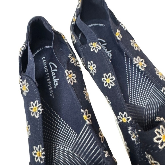NEW Clarks Breeze Step Navy Daisy Canvas Loafer Slip On sneaker Women 9.5 narrow - Picture 6 of 9